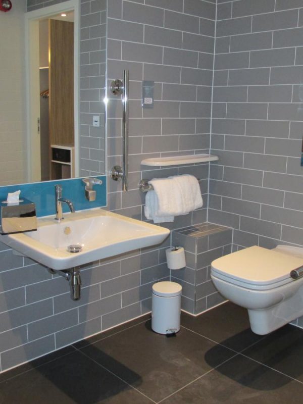 Accessible Holiday Inn Ealing bathroom